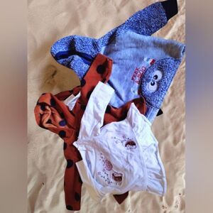 ONSIES/SLEEPERS 0-3 MONTHS BABY 26 various brands DISNEY/CARTERS/OLD NAVY CLEAN!